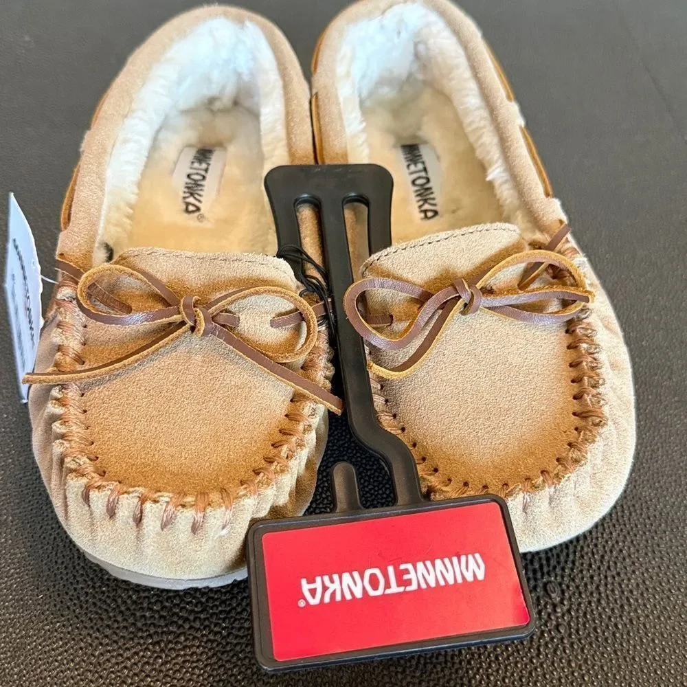 NWT Minnetonka Petra Trapper suede slippers tan